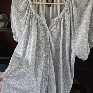 bobeau Pale Blue and White Floral Button-Front Blouse